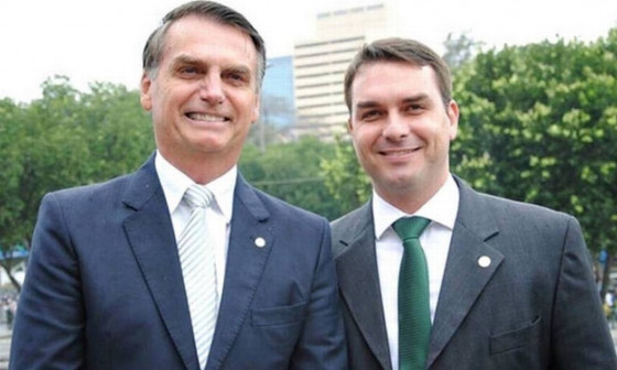 Jair e Flavio Bolsonaro.jpg