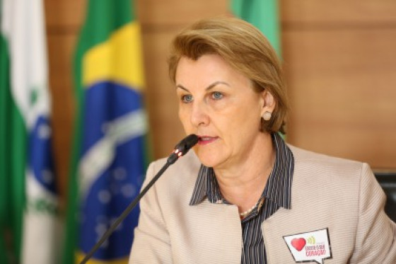 Secretária de Saúde de Curitiba/PR, Márcia Huçulak, tranquiliza a população sobre o novo coronavírus 