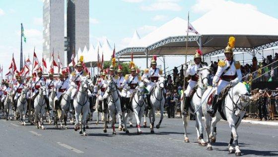 desfile-de-sete-de-setembro-dia-da-independencia-em-brasilia-295114-article (1).jpg