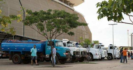 Caminhões pipa enviados pelo governo do estado em 2016 para ajudar emergencialmente no abastecimento de água a população de Tangará da Serra