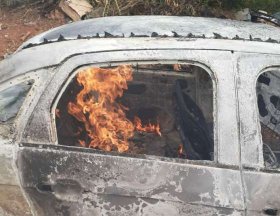 carro queimado idoso.jpg