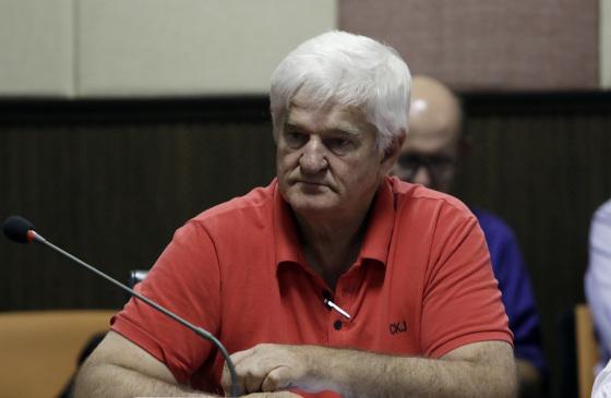 De camisa vermelha para não esquecer as origens, Antonio Galvan defende movimento Verde e Amarelo e organiza excursão política a Brasília