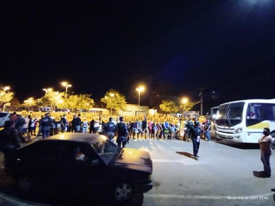 festa na pandemia.jpeg