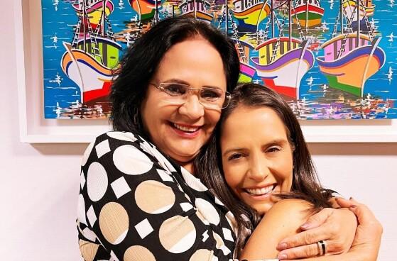 Amália Barros e Damares.jpg