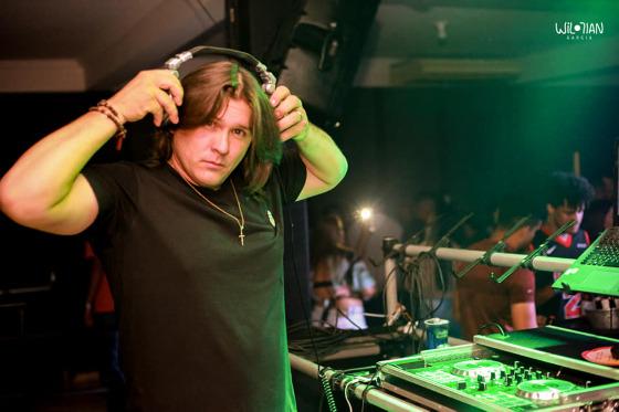 dj.jpg