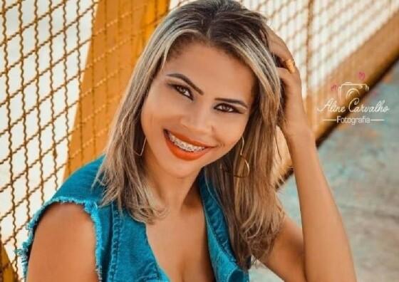 mulher faca.jpg