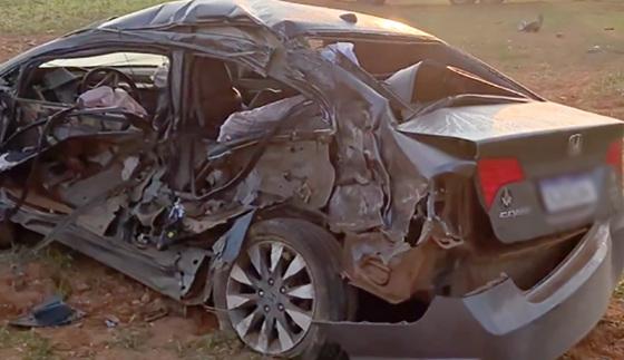 CARRO DESTRUIDO.jpg