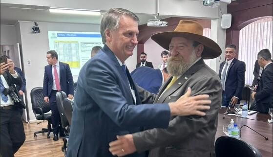 nelson barbudo posse.jpg