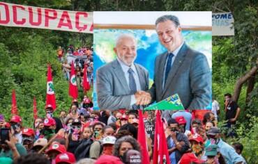  Lula e Fávaro: Comparsas do MST