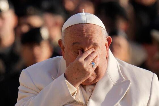 Francisco durante audiência geral semanal na Praça de São Pedro, no Vaticano.