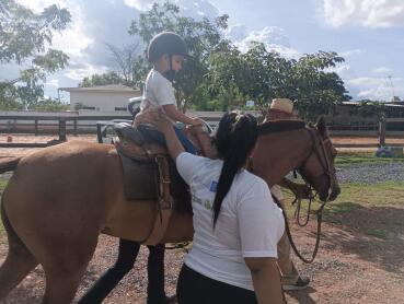 Equoterapia atende 890 jovens em Cuiabá e transforma vidas