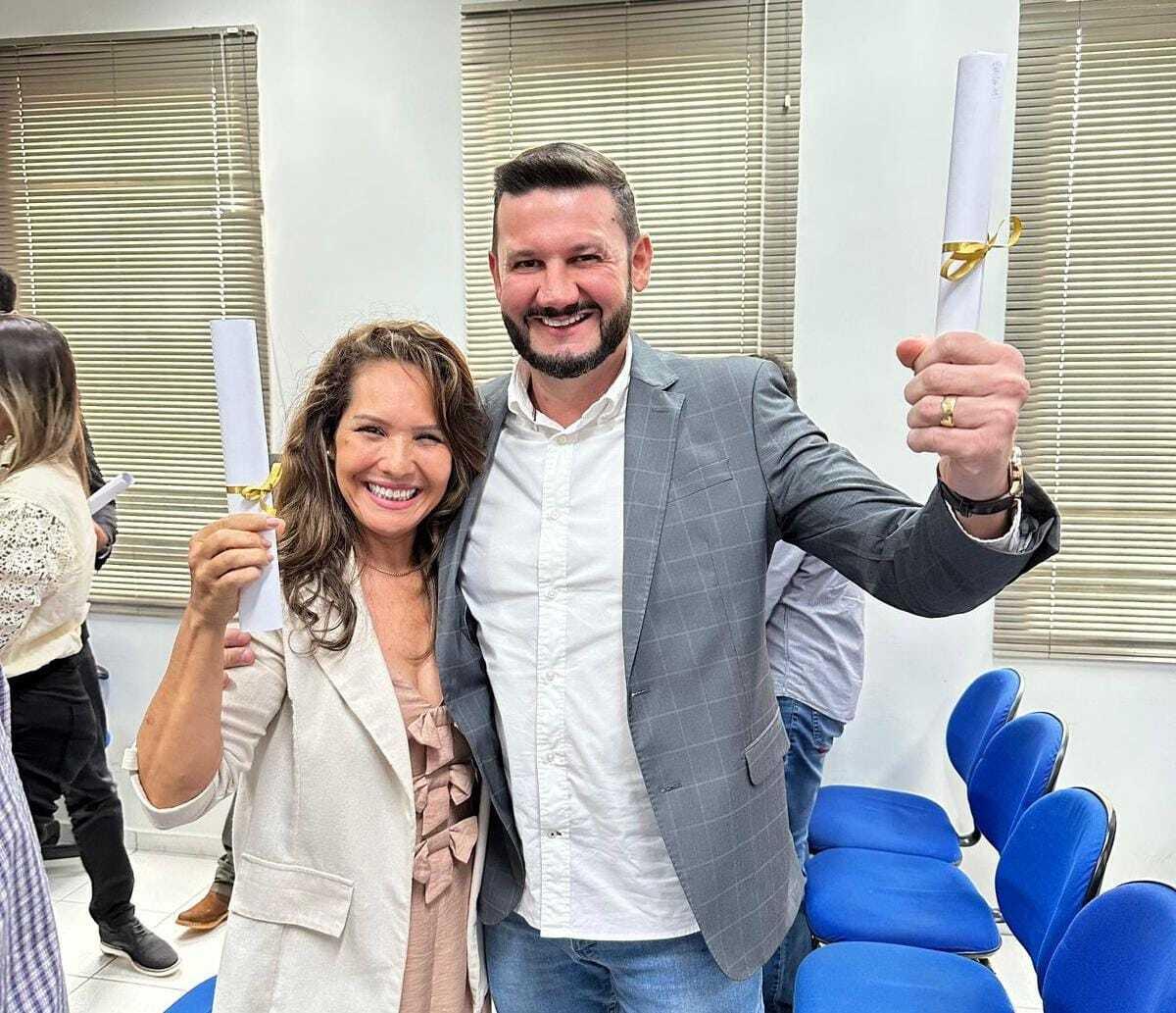 edelo e professora.jpeg