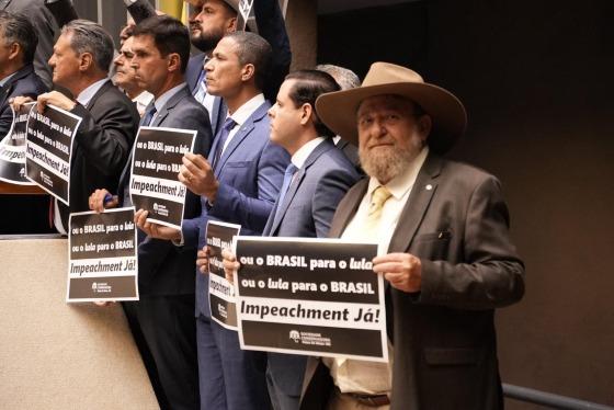 BARBUDO IMPEACHMENT LULA.jpg