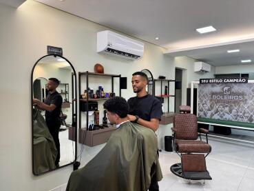 Desenvolve MT apoia empreendedor com crédito para abrir segunda barbearia