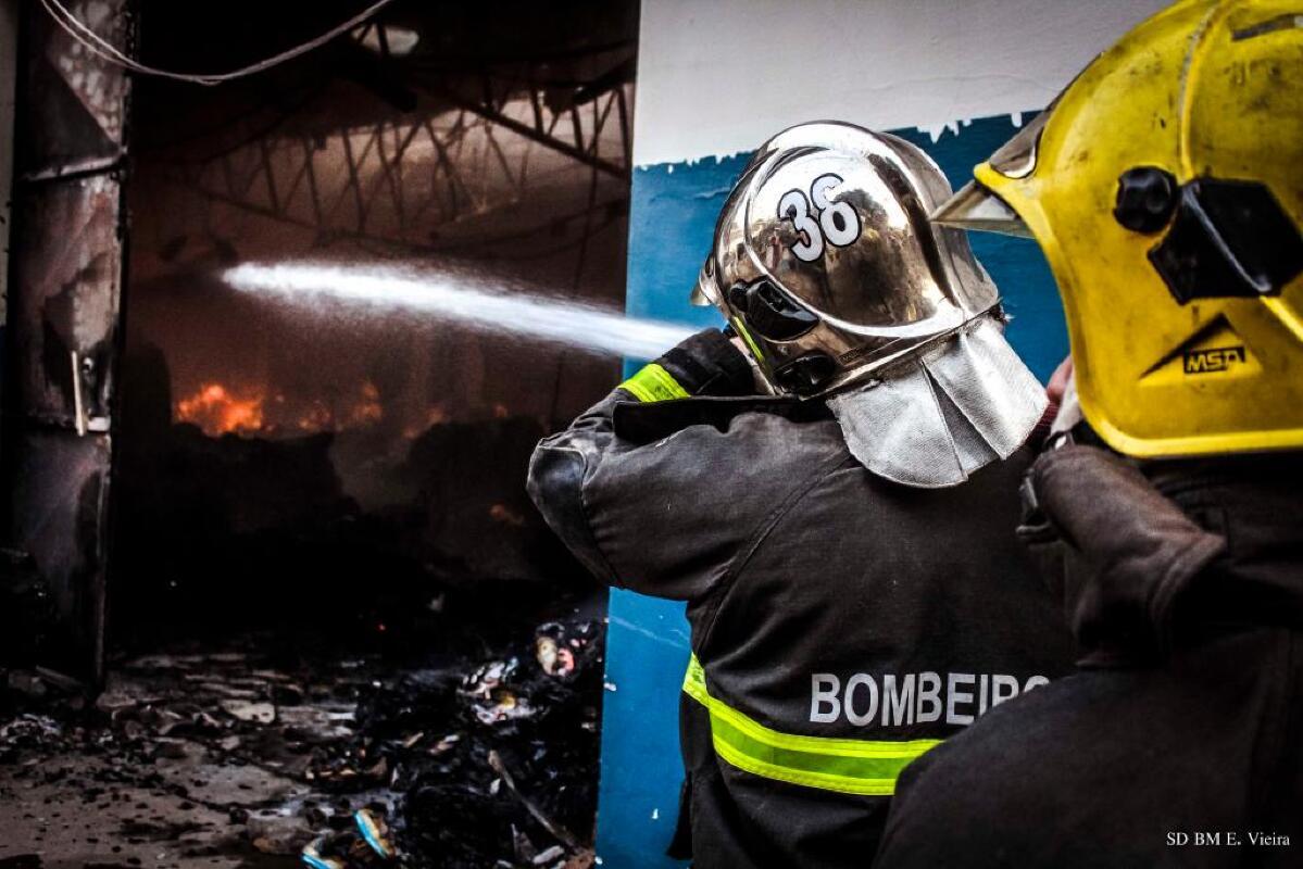 bombeiros incedio cba.jpg