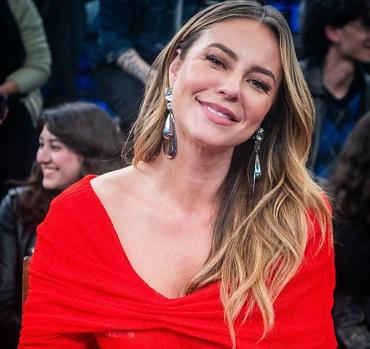 Paolla Oliveira curte férias ao lado dos pets