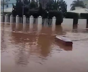 Chuva arrasta urnas e espanta moradores em cidade mineira