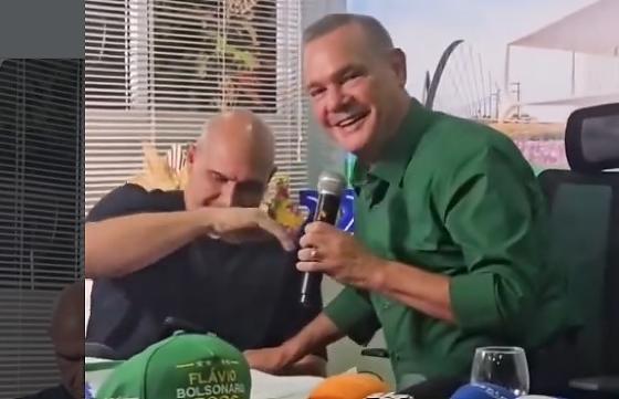 fagundes de joelhos.jpg